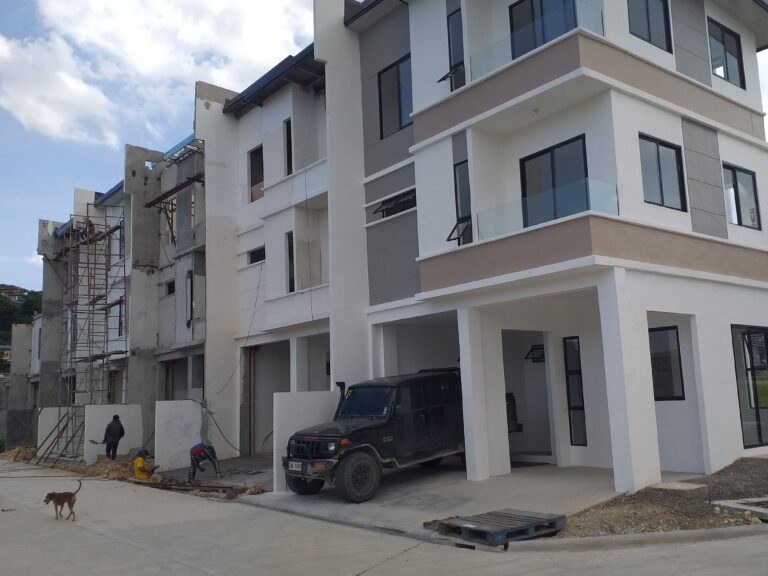 Acropolis Residences Townhouse